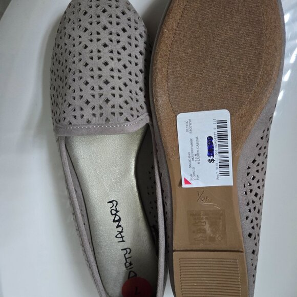 NWOT(has sticker price) Tan super comfy flats - Picture 4 of 4